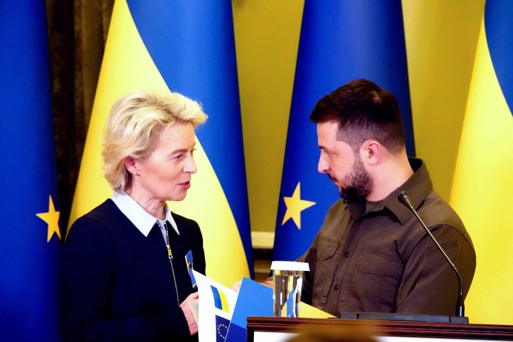 La presidenta de la Comisión Europea, Ursula von der Leyen, y el presidente de Ucrania, Volodimir Zelenski (Foto: Europa Press)