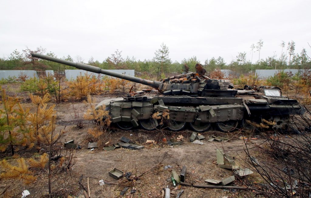 Equipo militar ruso en el distrito de Bucha (Foto Europa Press)