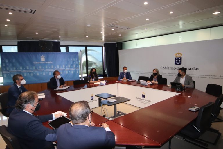 Los bancos adelantarán 15 millones de euros en ayudas al sector ganadero