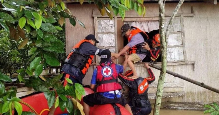 Al menos 56 muertos por el paso de la tormenta tropical ‘Megi’ en Filipinas