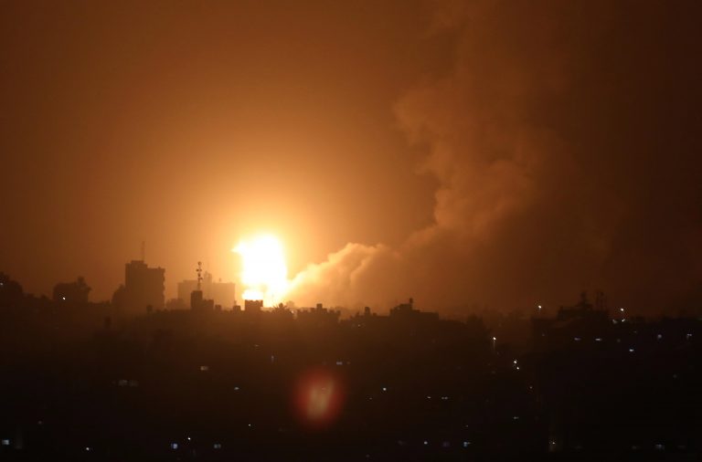 Israel vuelve a bombardear Gaza como represalia a un lanzamiento de cohete