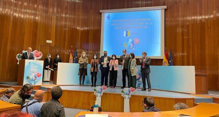 El SCS recibe la Cruz sencilla a la coordinación de la campaña de vacunación contra la COVID-19