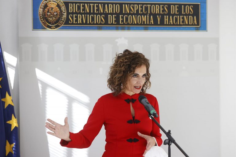 Montero asegura que se han abonado los anticipos a más de 4.050 gasolineras