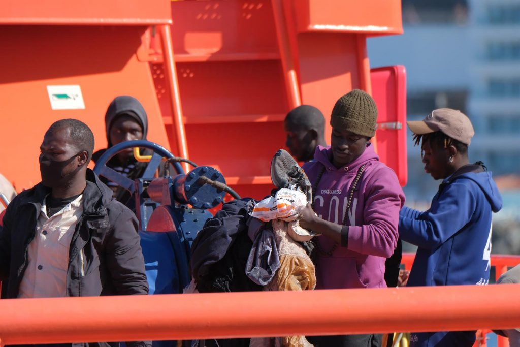 La migración llegada por mar descendió un 29,7 % respecto a 2021