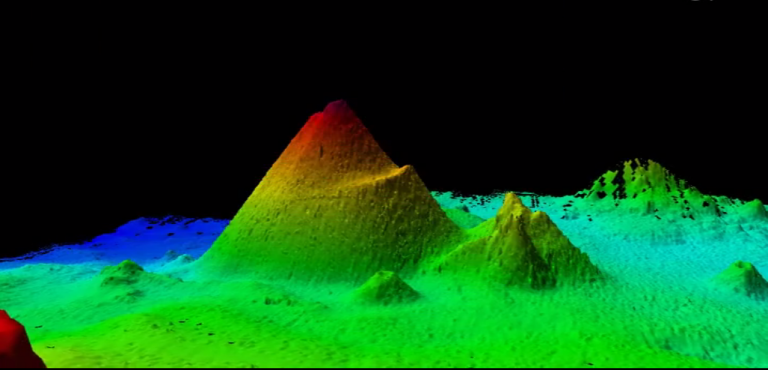El volcán de «Enmedio» mide más de 450 metros de altura