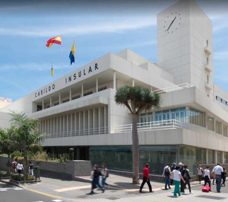 La denuncia al Cabildo de Gran Canaria acusa al interventor de contratar a la empresa de su mujer con interpuestos