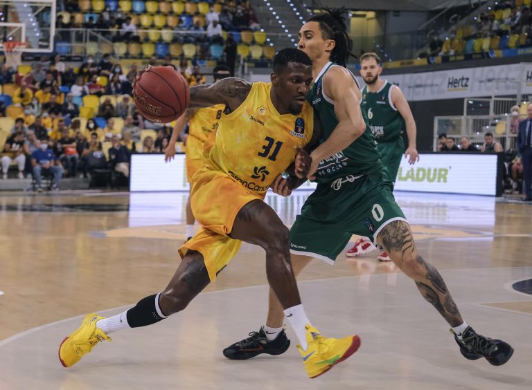 El Gran Canaria supera el compromiso ante el Slask Wroclaw y se clasifica para cuartos de la Eurocup (87-60)