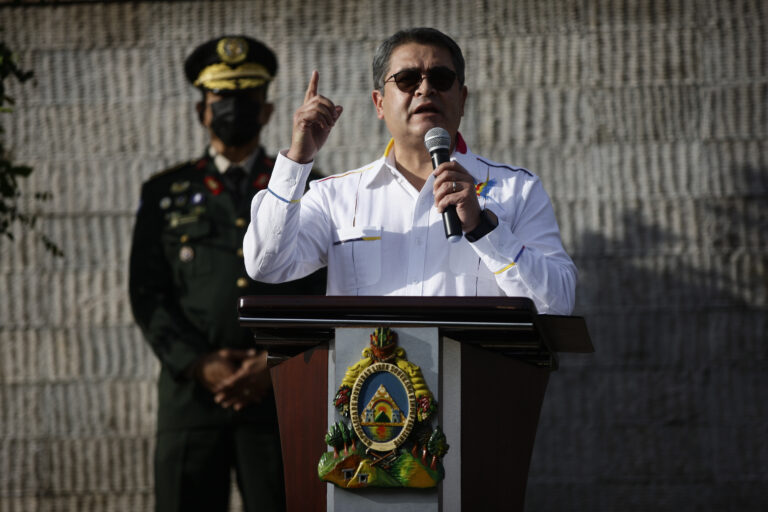 Extraditan al expresidente de Honduras a EE.UU. por narcotráfico
