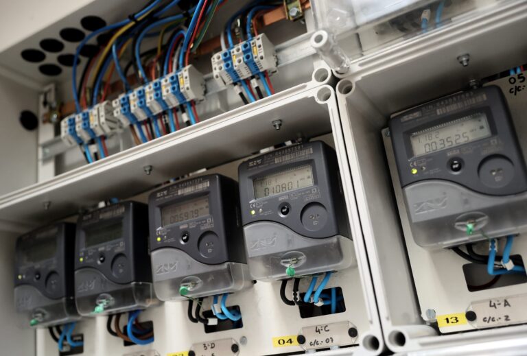 El precio mayorista de la luz sube un 2% hasta 224,97 euros/MWh