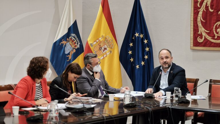 Valbuena asegura que el reto de Canarias es cambiar la ley de aguas
