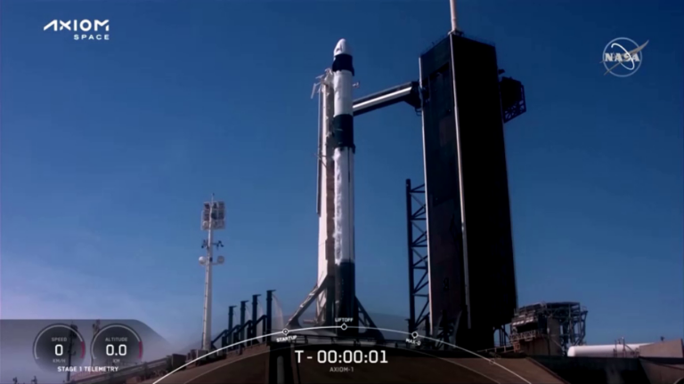 Despega con éxito la primera misión tripulada privada a la Estación Espacial Internacional