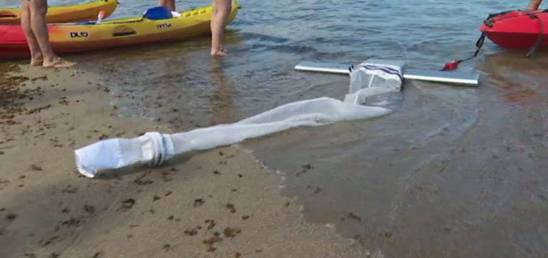 Un estudio de EOMAR sostiene que Las Canteras acumula grandes cantidades de microplásticos