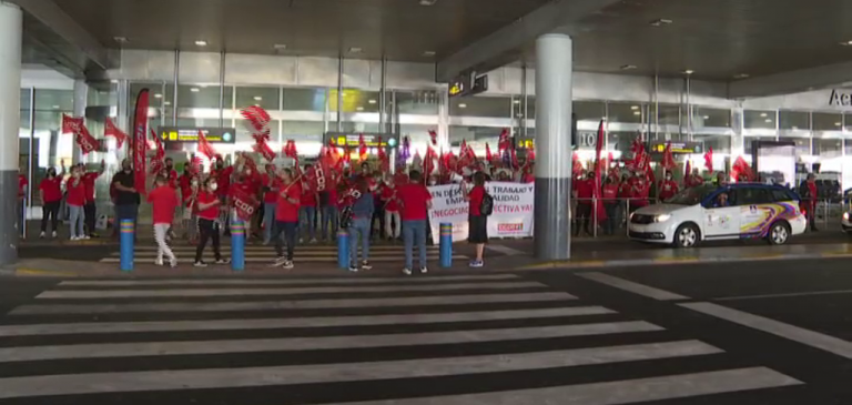 La «operación salida» coincide, en la provincia de Las Palmas, con una protesta sindical de CCOO