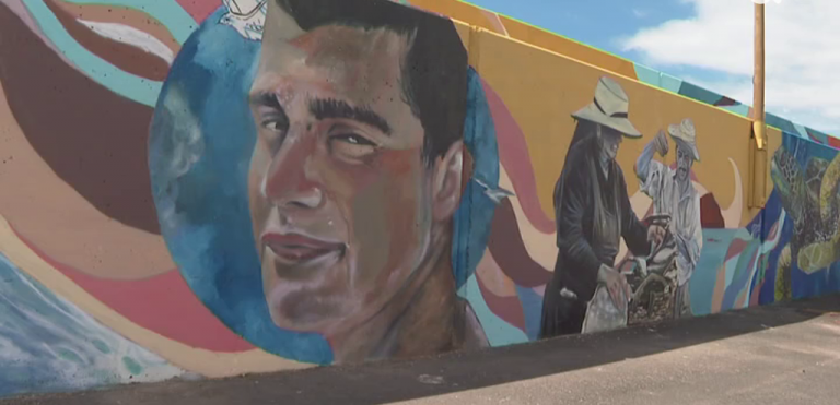 Los Abrigos homenajea a sus vecinos con un mural de 80 metros