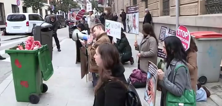El acoso a las mujeres y las clínicas que realizan abortos es delito desde este jueves