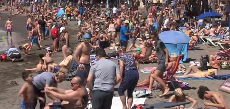Las playas canarias se llenan en Semana Santa
