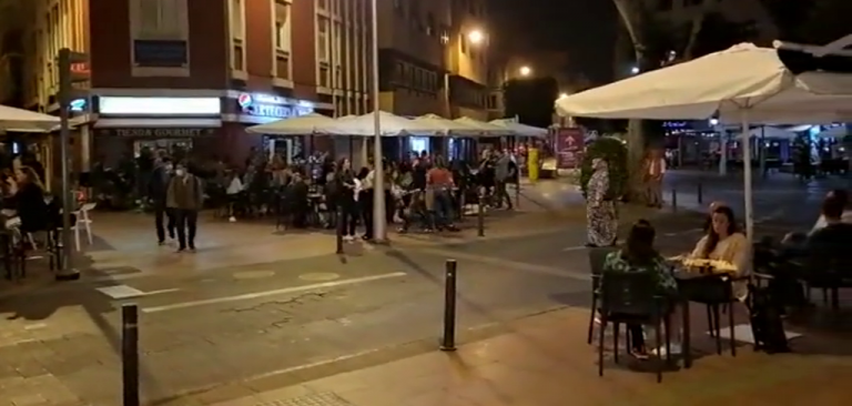 Los vecinos de la calle Joaquín Costa acusan al Ayuntamiento de una mala gestión de recursos públicos