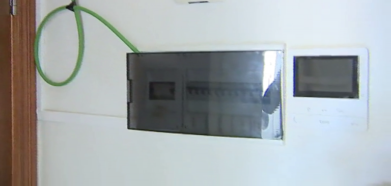 Los vecinos de Ofra reclaman soluciones urgentes tras un año y medio sin luz