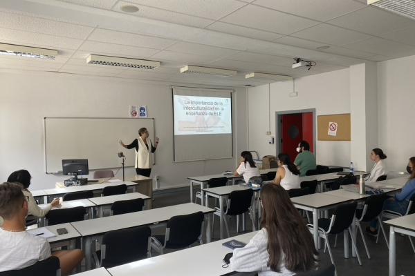 Refugiados ucranianos reciben clases de español urgente en la ULPGC