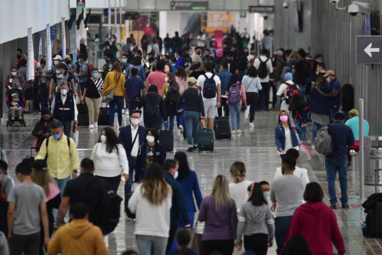 Un avión aborta el aterrizaje para no estrellarse con otro en Ciudad de México