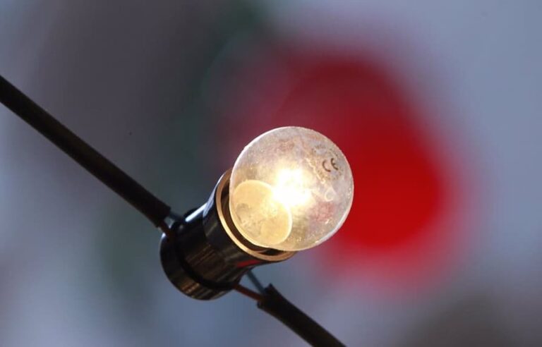 La luz sube este martes un 13 % hasta su precio más alto en lo que va de año