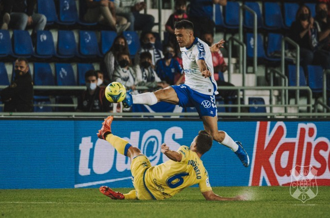 Más del 90 % de los abonados del Tenerife retira su entrada para el partido de ida