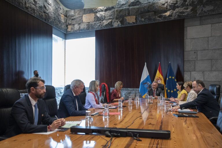 Albares visitará Canarias para explicar el giro sobre el Sahara