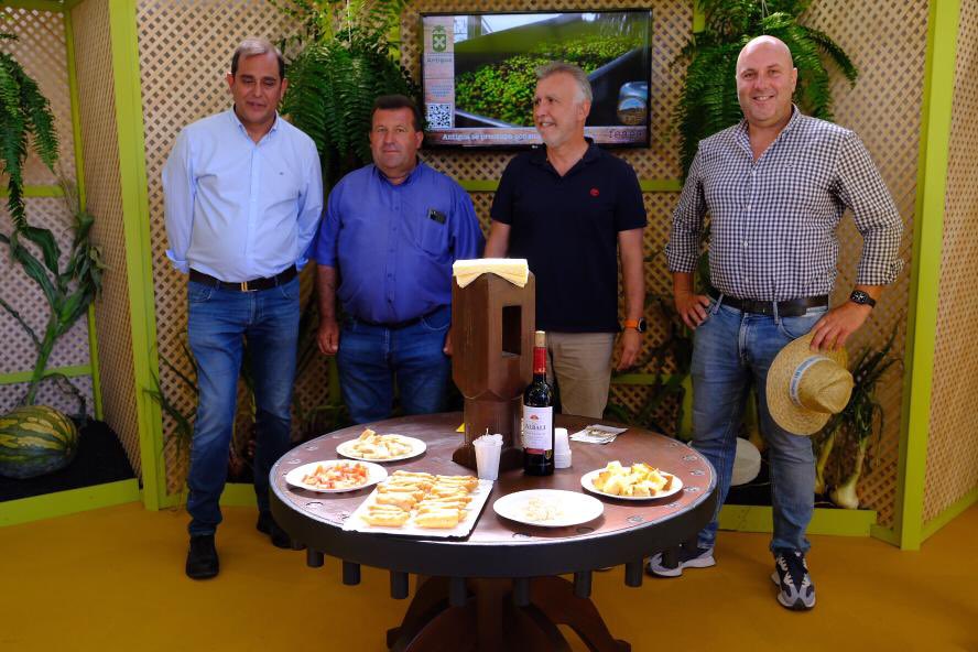 La Feria Agrícola, Ganadera y Pesquera de Fuerteventura celebra su 34ª edición. Ángel Víctor Torres ha acudido este domingo por primera vez a FEAGA, feria del sector primario, como presidente del Gobierno de Canarias