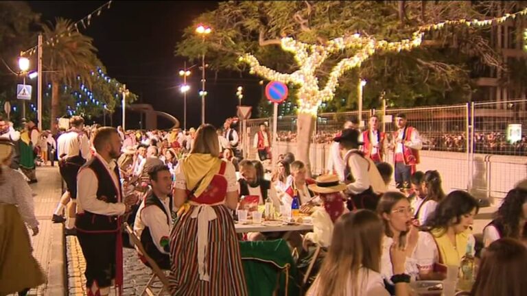 Cerca de 14.000 personas disfrutaron de la música y la comida tradicional en el Baile de Magos
