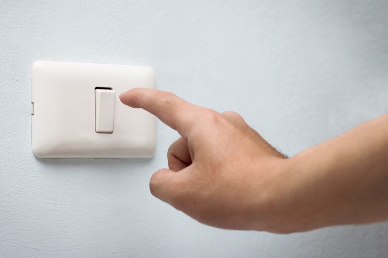 La luz marca un precio récord a 365,33 MWh desde que entró en vigor el tope al gas