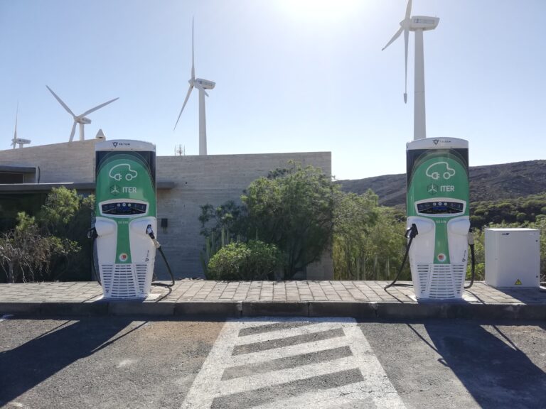 El ITER abre al público 17 plazas de recarga gratis para vehículos eléctricos