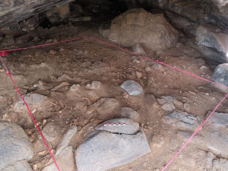 La excavación en El Carrizal de Tejeda aporta avances en el estudio de los rituales funerarios aborígenes