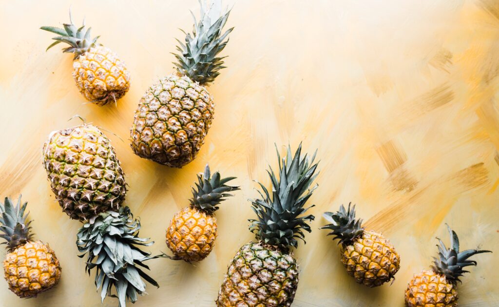 Una bajada en la producción de piña tropical herreña podría derivar en la pérdida de clientes para los agricultores. García Casañas señala "el principio de su final"