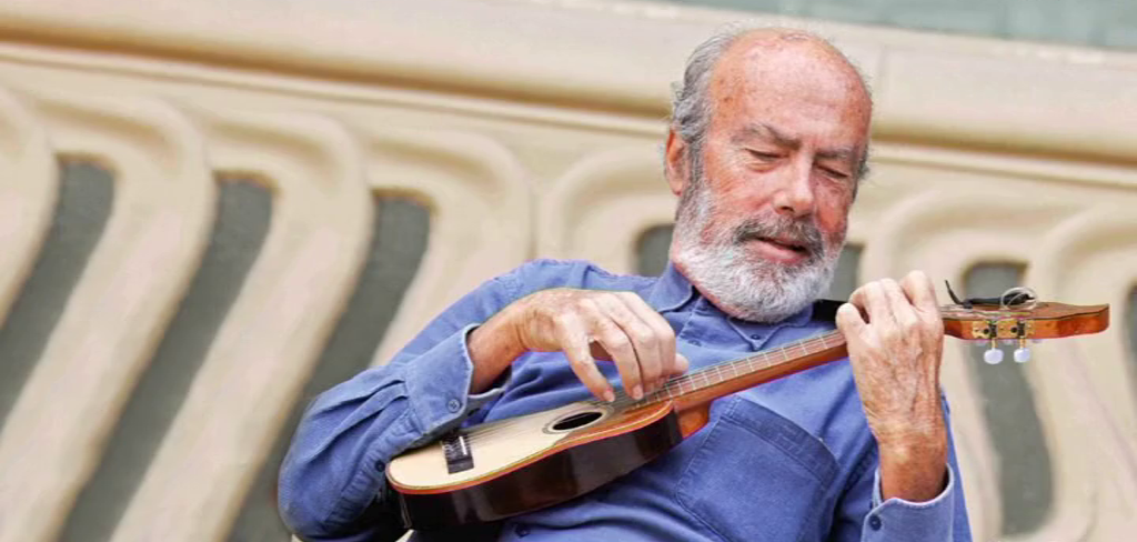 El timplista Totoyo Millares fallecía el pasado domingo. El timple y la música han estado presentes en un homenaje en su honor antes de su entierro