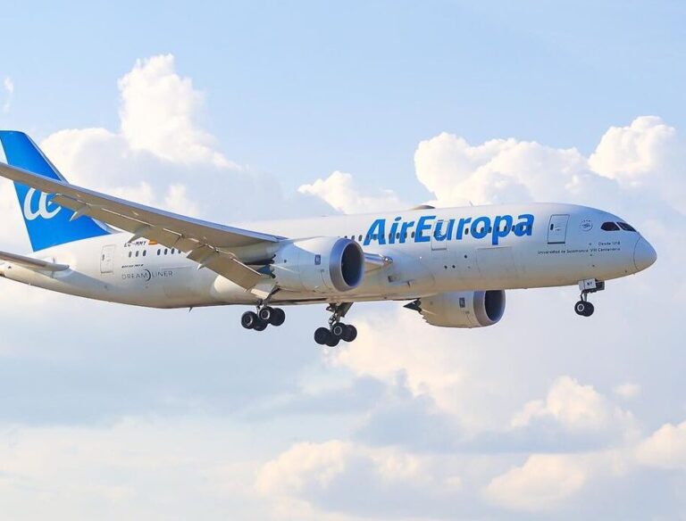 Los pilotos de Air Europa convocan una huelga para el puente de mayo