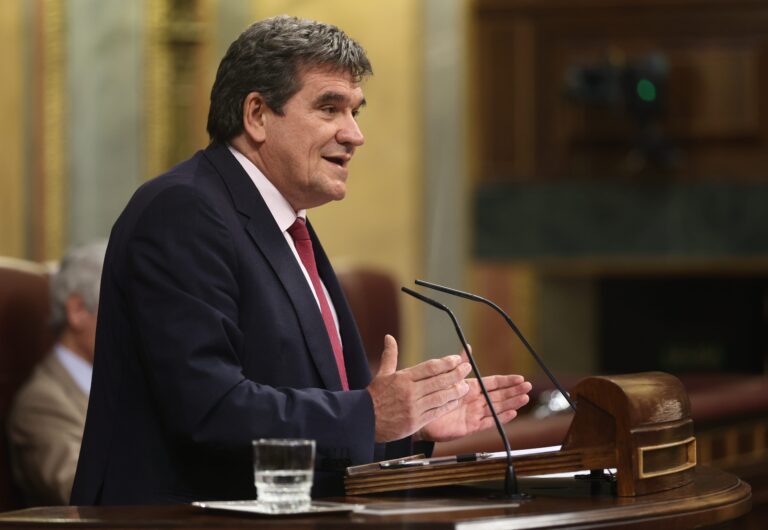 Escrivá rechaza regularizaciones «indiscriminadas» de migrantes