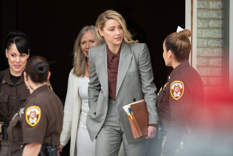 El jurado falla a favor de Johnny Depp en su demanda de difamación contra la actriz Amber Heard
