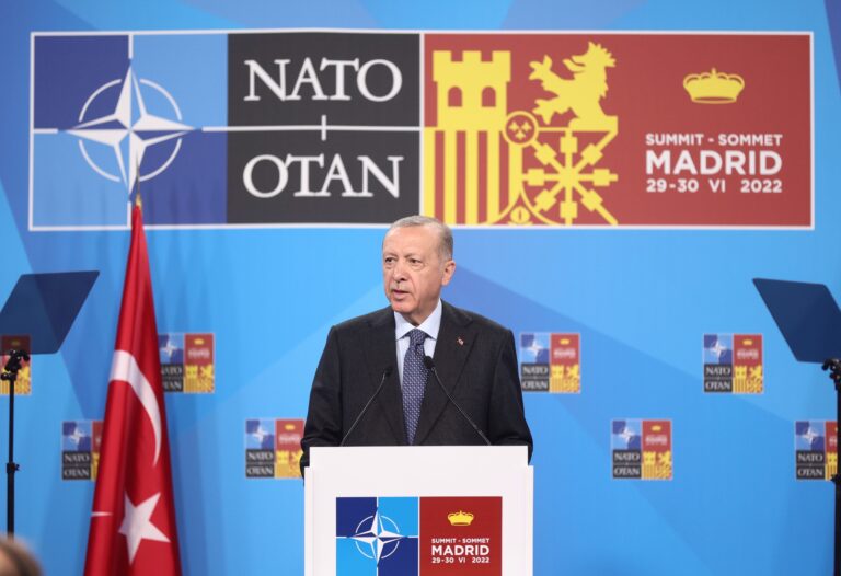 Erdogan advierte con frenar la entrada de Suecia y Finlandia en la OTAN si no cumplen sus «promesas»