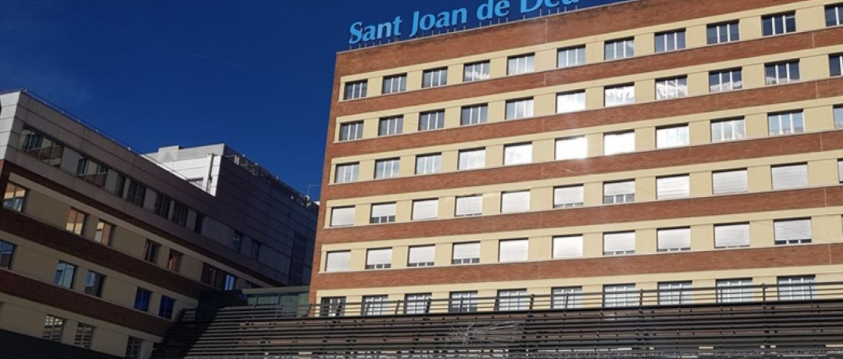 Realizan con éxito el primer trasplante de riñón de un mismo donante a gemelos 