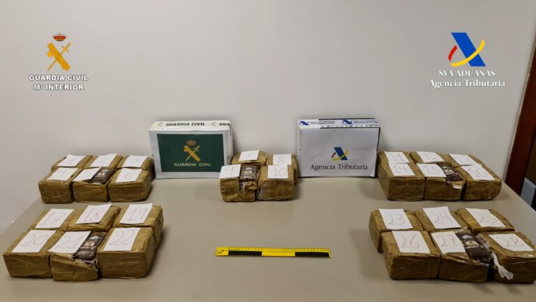 Detenidos dos pasajeros en el Puerto de Las Palmas por embarcar hacia Tenerife con 30 kilos de hachís