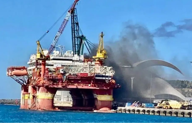 Un generador se incendia en el Muelle de Santa Cruz de Tenerife