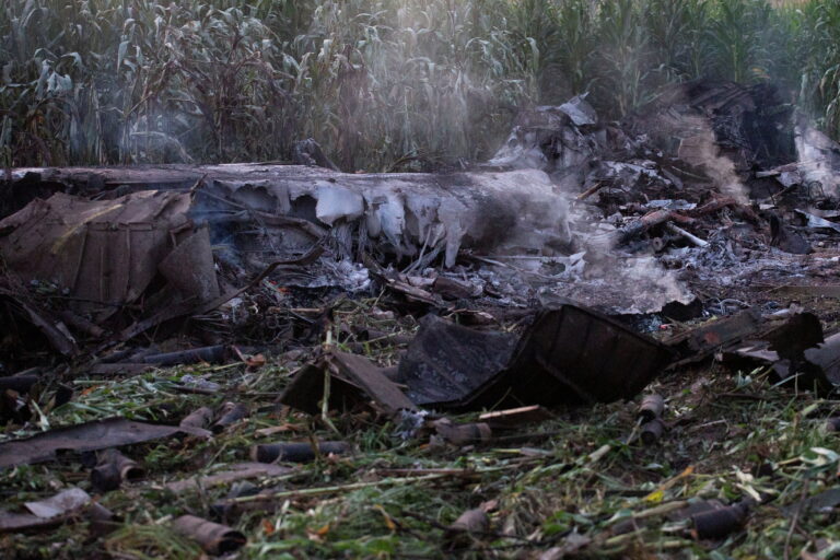 Al menos ocho muertos tras estrellarse un avión de carga en Grecia