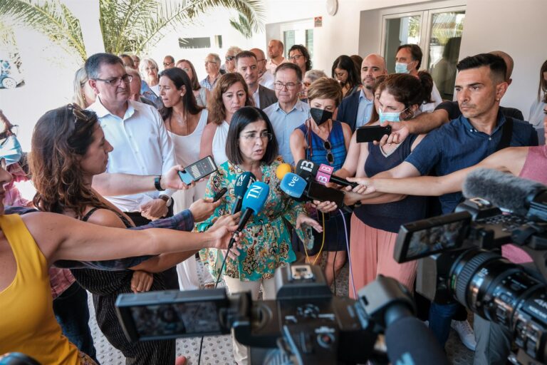 Darias sitúa la «curva epidémica» en proceso de «ralentización»