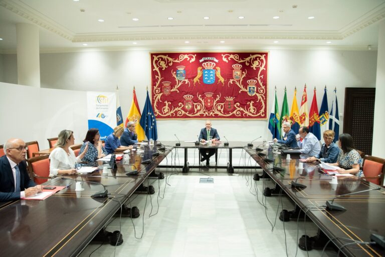 El Gobierno, favorable a la propuesta del Parlamento sobre el comercio triangular