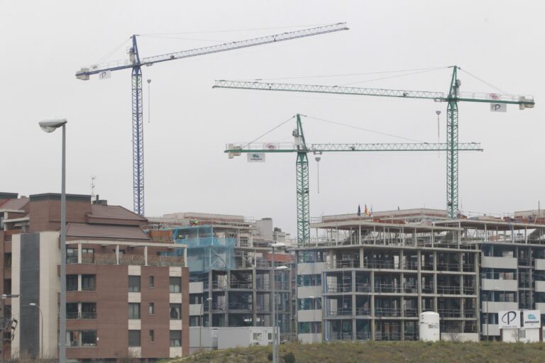 Canarias, donde más sube la compraventa de viviendas en el último año: un 35%