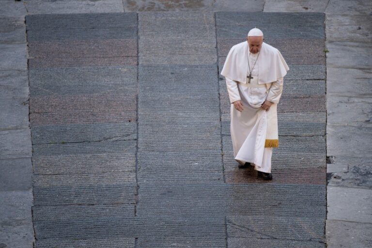 El Papa pide perdón a los indígenas de Canadá y condena la «mentalidad colonialista de las potencias»