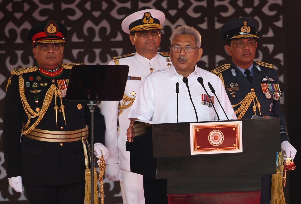 Rajapaksa se despide del país pidiendo perdón tras haber hecho "todo lo posible" para evitar la crisis
