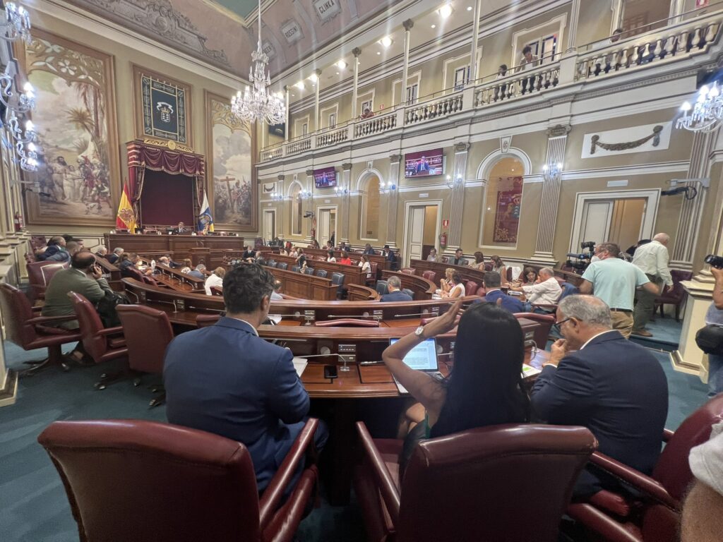 El Parlamento pide que Canarias sea sede de la Agencia Española del Espacio
