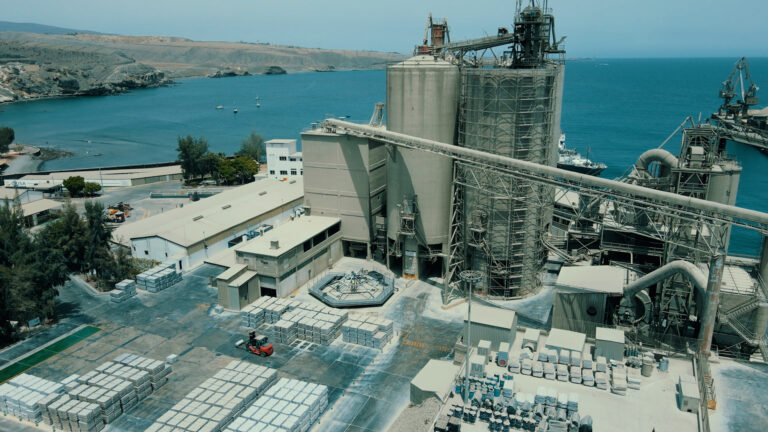 Puertos Canarios rechaza la prórroga de la cementera de Santa Águeda
