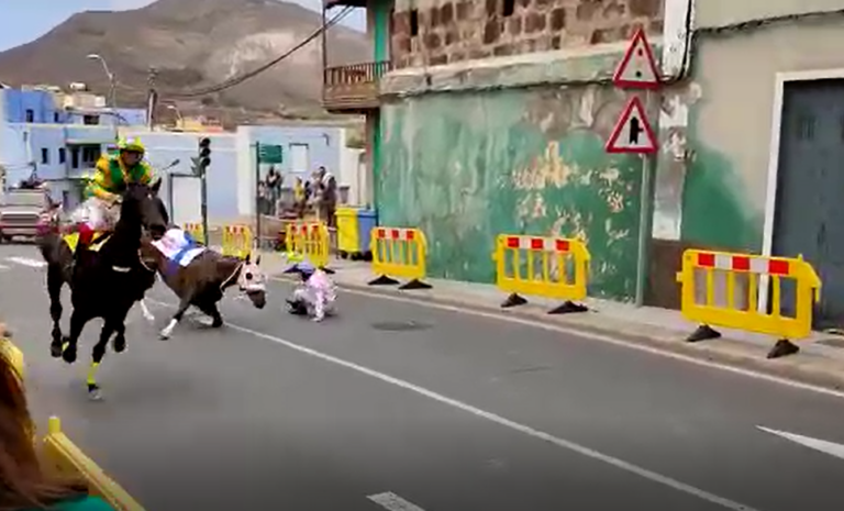 Accidentada carrera de caballos en las fiestas de Santiago de Gáldar